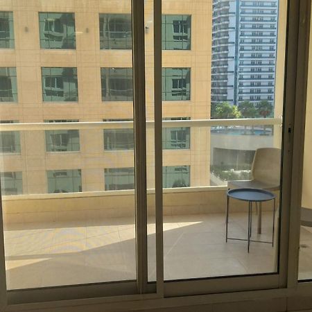 Lovely 1-Bedroom Apartment In The Heart Of Dubai Marina Exterior foto
