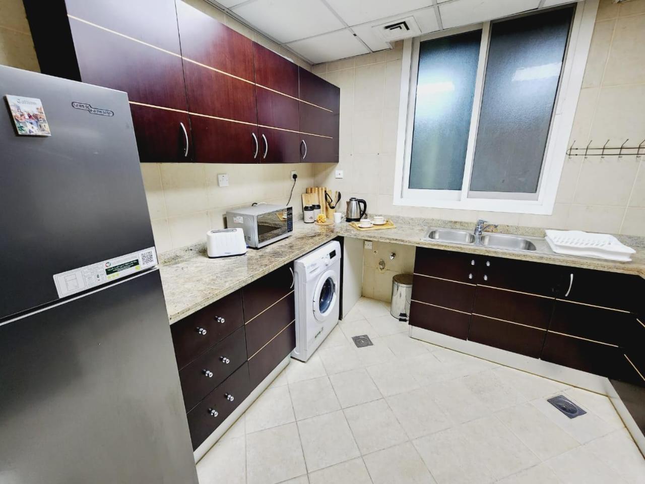 Lovely 1-Bedroom Apartment In The Heart Of Dubai Marina Exterior foto